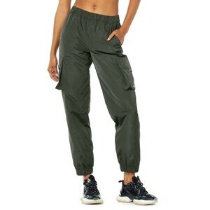 Alo Women's Olive It Girl Cargo Pants